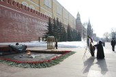 У День захисника Вітчизни Святіший Патріарх Кирил поклав вінок до могили Невідомого солдата біля Кремлівської стіни