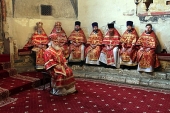 В неделю святых жен-мироносиц митрополит Истринский Арсений совершил Литургию в Успенском соборе Московского Кремля