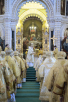 Slujirea Patriarhului de ziua pomenirii sfintei întocmai cu apostolii Nina în catedrala „Hristos Mântuitorul”. Hirotonia arhimandritului Varlaam (Ponomariov) în treapta de episcop de Mahacikala și Groznîi