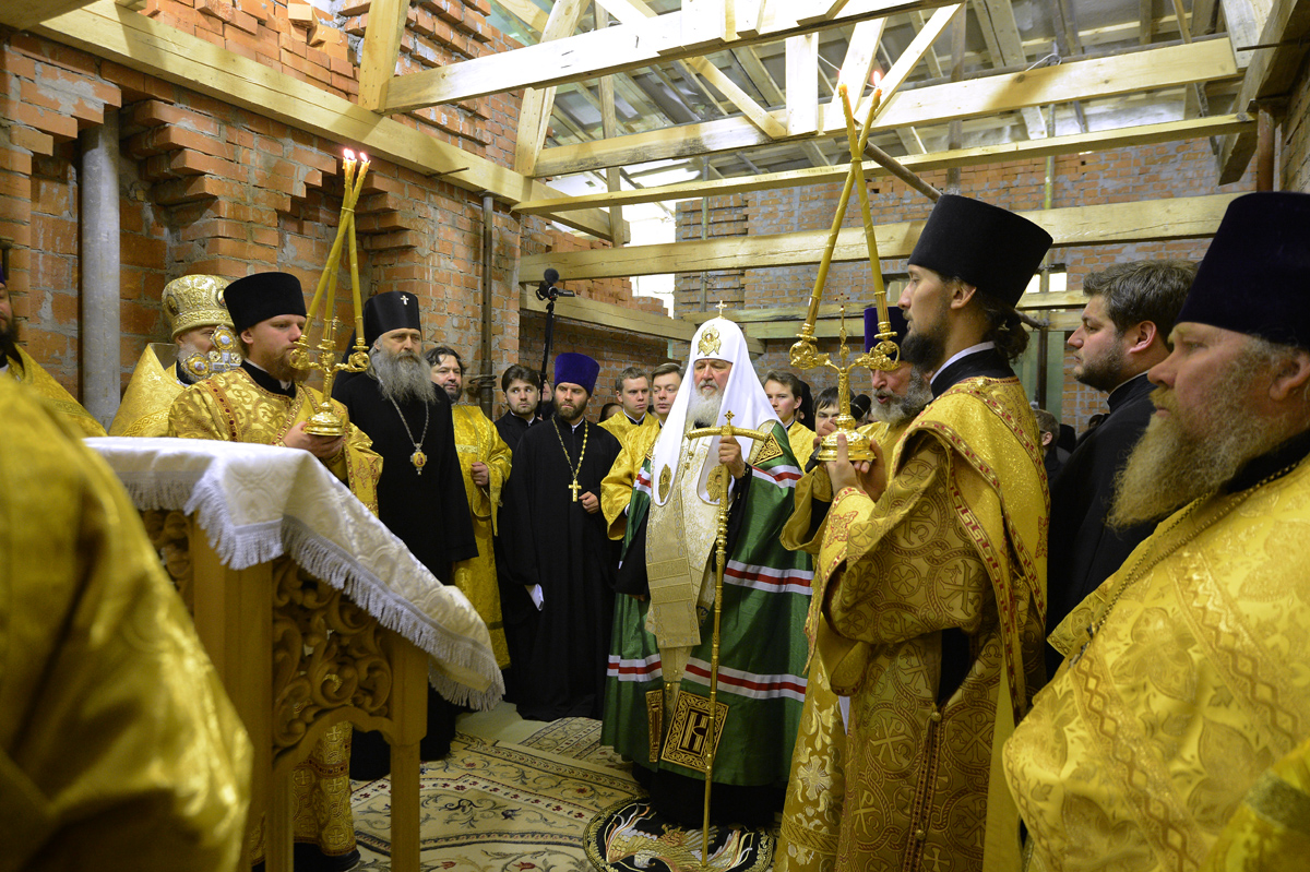 Освящение закладного камня в основание часовни свв. Петра и Февронии при Покровском монастыре г. Москвы