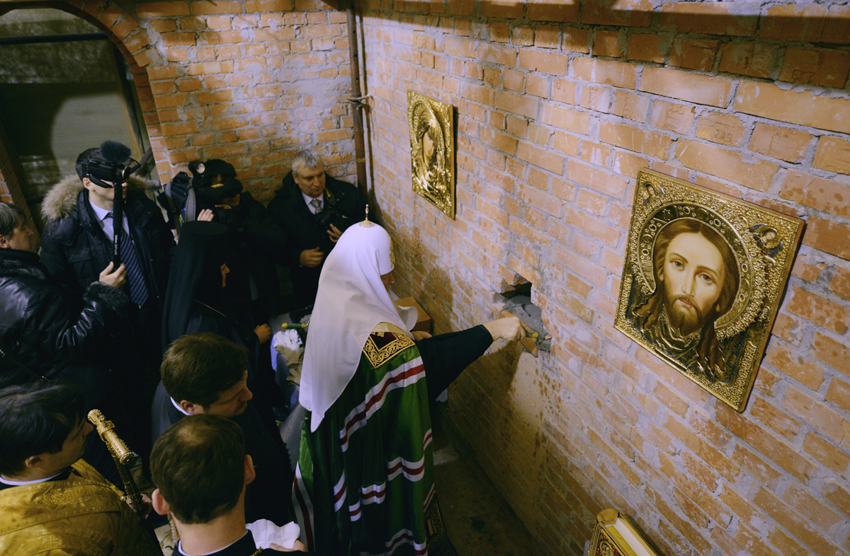 Освящение закладного камня в основание часовни свв. Петра и Февронии при Покровском монастыре г. Москвы