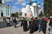 O delegație a Eparhiei de Lugansk în frunte cu arhiepiscopul de Lugansk și Alcevsk Mitrofan a săvârșit un pelerinaj la locurile sfinte ale Rusiei