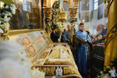 Întâistătătorul Bisericii Ruse a oficiat un Te Deum la racla cu moaştele sfântului ierarh Tihon, Patriarhul întregii Rusii, la mănăstirea „Donskoi”