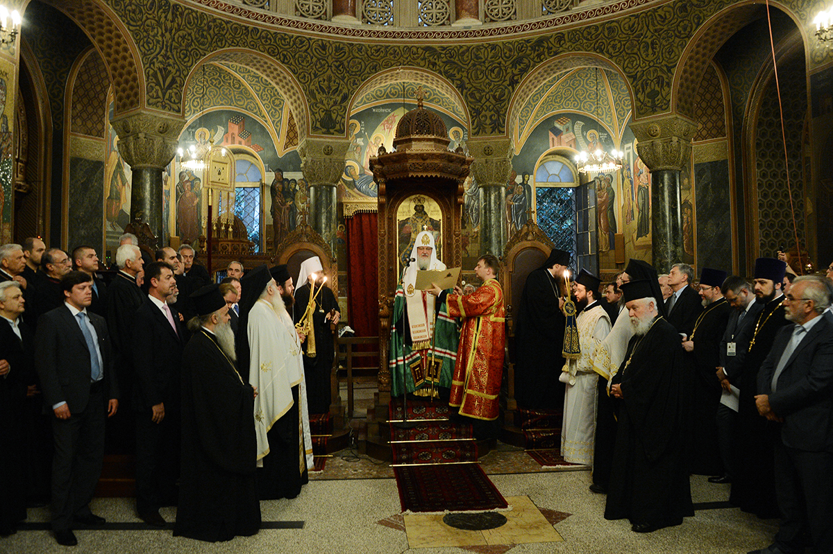Визит Святейшего Патриарха Кирилла в Грецию. Молебен в храме священномученика Дионисия Ареопагита в Афинах