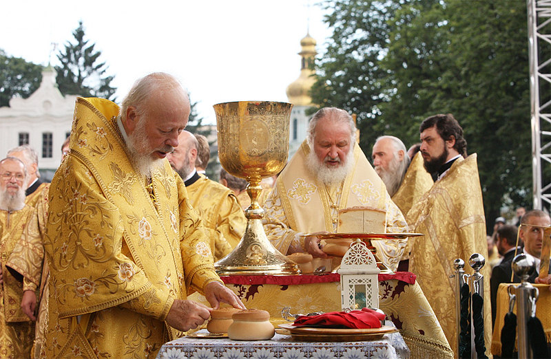 Божественная литургия в Успенской Киево-Печерской лавре в День Крещения Руси 28 июля 2010 г.