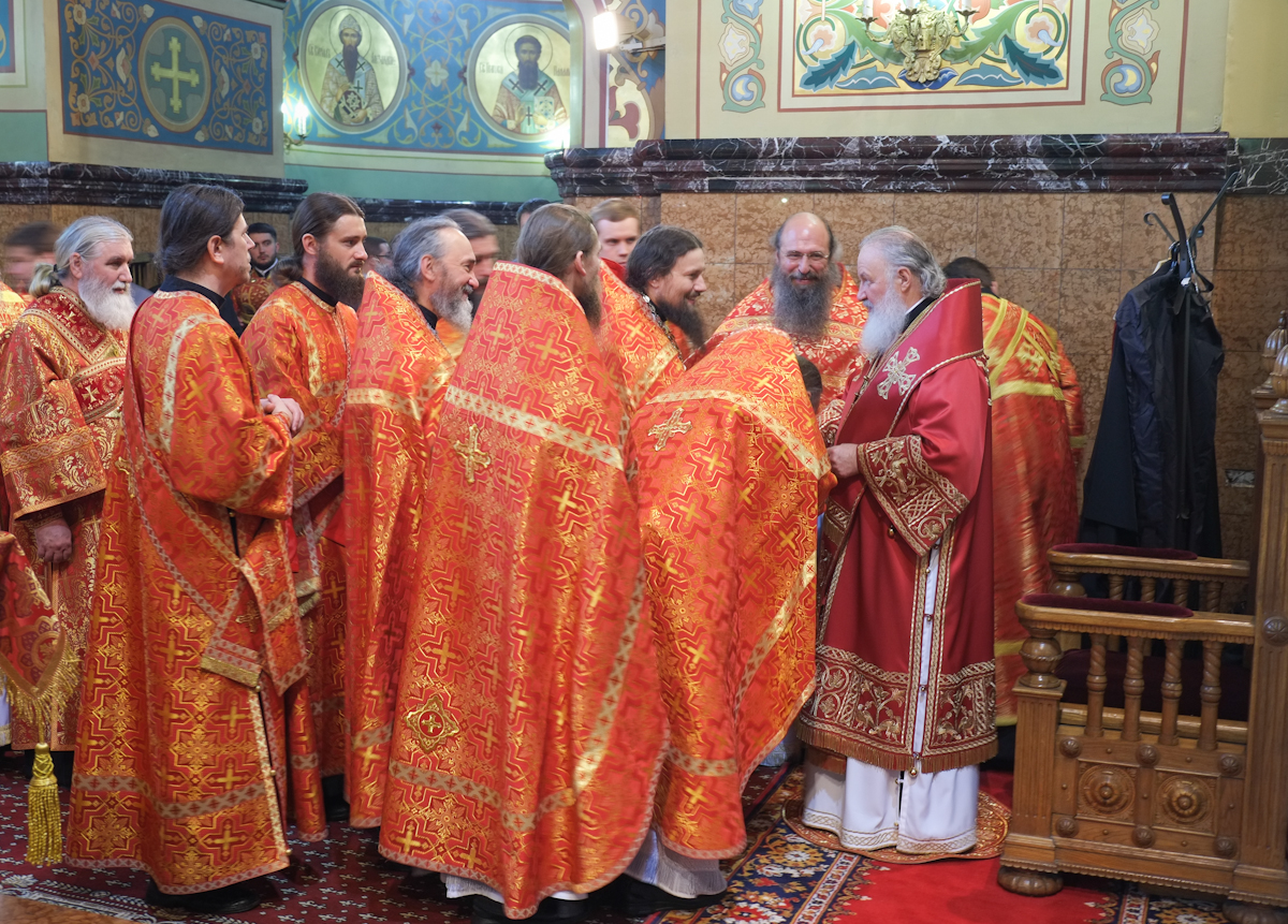 Патриаршее служение в праздник перенесения мощей святителя Николая из Мир Ликийских в Бар в Николо-Угрешском монастыре