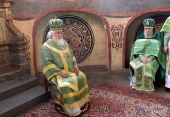 De ziua pomenirii cuvioasei Eufrosinia de Moscova mitropolitul de Istra Arsenii a oficiat Luturghia la catedrala în cinstea sfântului arhistrateg Mihail în Kremlin, or. Moscova
