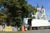 Запорожская епархия отправила 28 тонн гуманитарной помощи в Славянск и Святогорскую лавру
