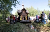 В День Крещения Руси за Литургией у истоков Днепра молились верующие из России и Белоруссии