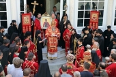 Un ierarh al Bisericii Ortodoxe Ruse a coslujit Dumnezeiasca liturghie la mănăstirea athonită Vatoped