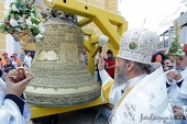 На колокольню Киево-Печерской лавры поднят самый большой колокол монастырской звонницы