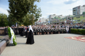 Святейший Патриарх Кирилл возложил венок к памятнику воинам-дмитровчанам, погибшим в годы Великой Отечественной войны
