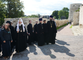 Vizita Patriarhului la Eparhia de Pskov. Vizitarea orașului Izborsk