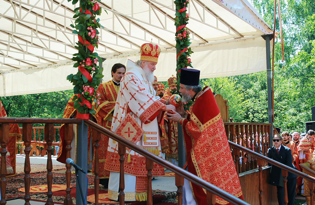 Slujirea Patriarhului de ziua pomenirii Soborului noilor mucenici, în Butovo omorâţi, pe poligonul de la Butovo