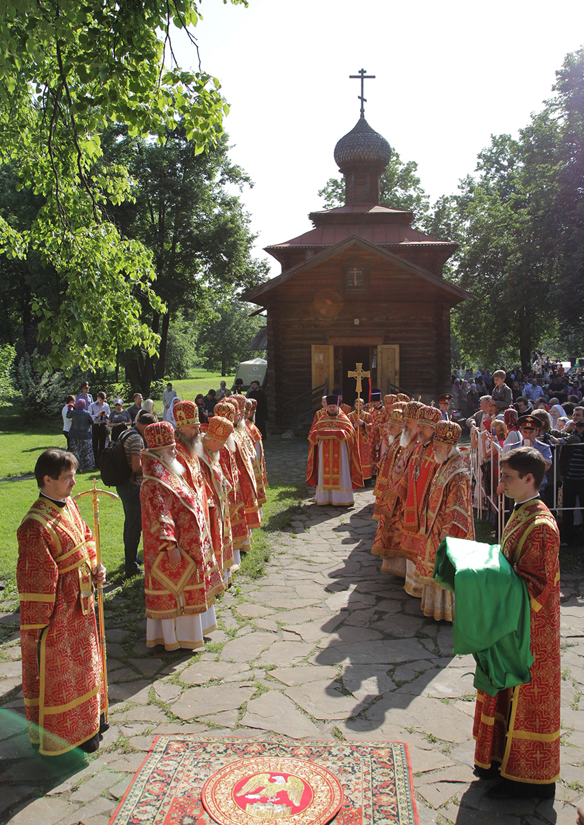 Slujirea Patriarhului de ziua pomenirii Soborului noilor mucenici, în Butovo omorâţi, pe poligonul de la Butovo