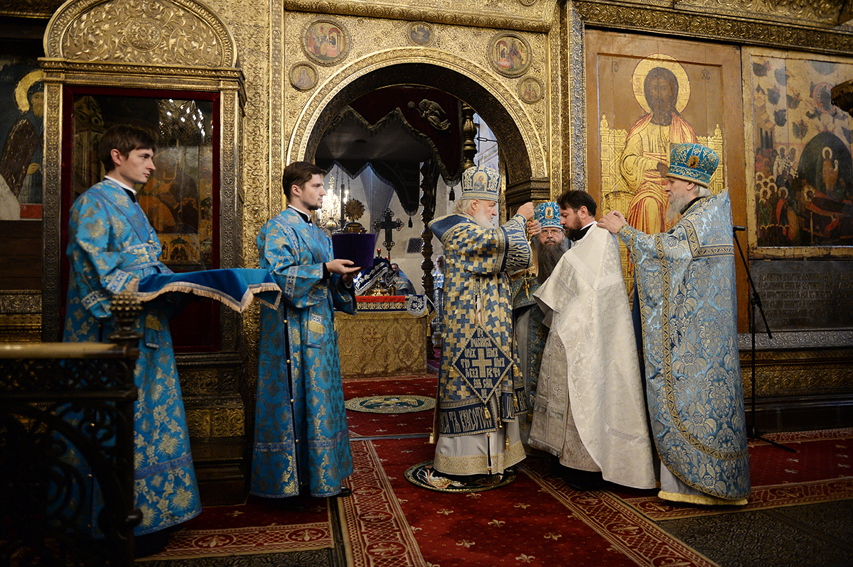 Slujirea Patriarhului de sărbătoarea icoanei Maicii Domnului de la Kazan la catedrala „Adormirea Maicii Domnului” în Kremlin, or. Moscova