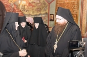Гости и участники кинофестиваля «Лучезарный ангел» посетили Зачатьевский ставропигиальный монастырь в Москве