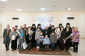 Глава Митрополичьего округа в Республике Казахстан вручил церковные награды многодетным семьям