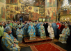 Slujirea Întâistătătorilor Bisericii Ortodoxe Ruse și Bisericii Ortodoxe în America la catedrala „Adormirea Maicii Domnului” în Kremlinul Moscovei de sărbătoarea Intrarea în biserică a Preasfintei Născătoare de Dumnezeu