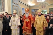 Блаженнейший Митрополит всей Америки и Канады Тихон совершил Божественную литургию на подворье Православной Церкви в Америке в Москве
