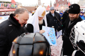 Святіший Патріарх Кирил взяв участь у відкритті дитячого турніру з російського хокею на Красній площі в Москві