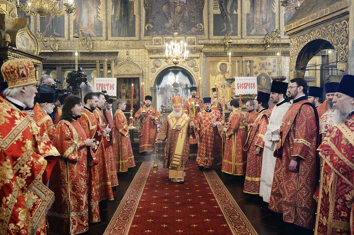 Slujirea Patriarhului în ziua de luni a Saptămânii Luminate la catedrala „Adormirea Maicii Domnului” în Kremlin, or. Moscova