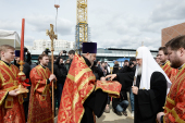 Preafericitul Patriarh Chiril a oficiat rânduiala sfințirii pietrei de temelie a bisericii în cinstea sfântului Feodor Ușakov în raionul Iujnoe Butovo din capitala Rusiei