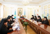 La consfătuirea arhiereilor Districtului mitropolitan din Kazahstan au fost luate în dezbatere problemele de sărbătorire a aniversării a 1000 de ani de la adormirea sfântului întocmai cu apostolii cneaz Vladimir