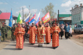 В рамках празднования 70-летия Великой Победы епископ Магнитогорский Иннокентий совершил Литургию в старинном храме Верхнеуральска