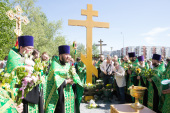 В праздник Святой Троицы глава Ханты-Мансийской митрополии освятил закладной камень Троицкого кафедрального собора в Сургуте