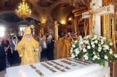 La cea de-a 25-a aniversare a alegerii vrednicului de pomenire Preafericitul Patriarh Alexii II pe tronul Patriarhal al Moscovei a fost oficiat un serviciu divin de pomenire la mormântul celui de-al cincisprezecelea Întâistătător al Bisericii Ortodoxe Ruse