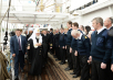Vizita Patriarhului la Mitropolia de Arhanghelsk. Vizitarea corăbiei cu pânze pentru elevii cursanți „Mir”