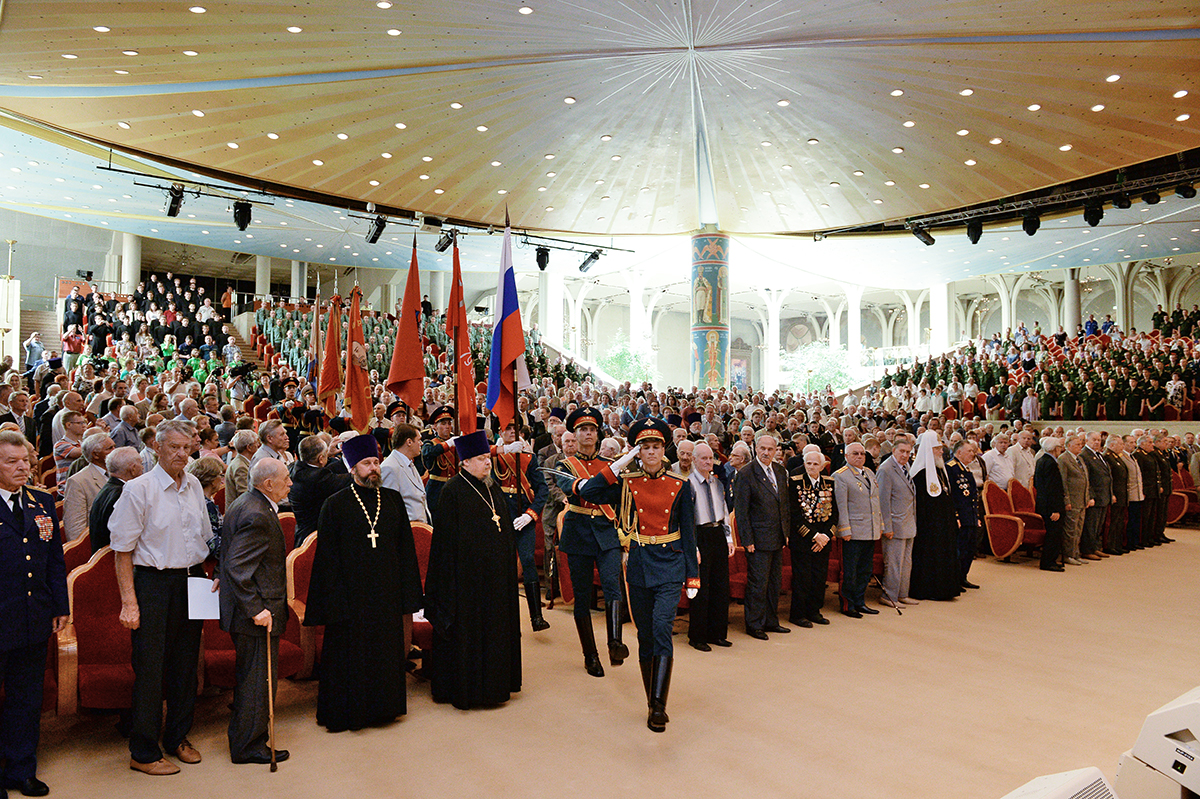 Встреча Святейшего Патриарха Кирилла с участниками парадов на Красной площади 7 ноября 1941 г., 24 июня 1945 г. и 9 мая 2015 г.