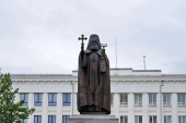 В Магадане установлен памятник святителю Иннокентию Московскому
