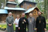 Președintele Departamentului Sinodal pentru problemele tineretului a sfințit bisericile pe insula Konevets și în localitatea Sapernyi și a vizitat taberele de tineret