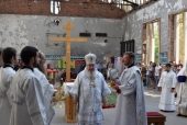 Între pereții distruși ai școlii nr. 1 din Beslan a fost oficiată Dumnezeiasca liturghie
