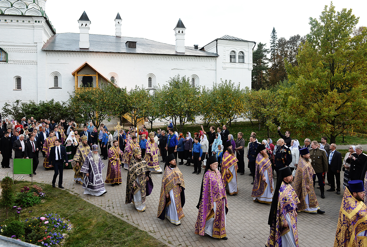 Патріарше служіння в свято Воздвиження Хреста Господнього в Іосифо-Волоцькому монастирі