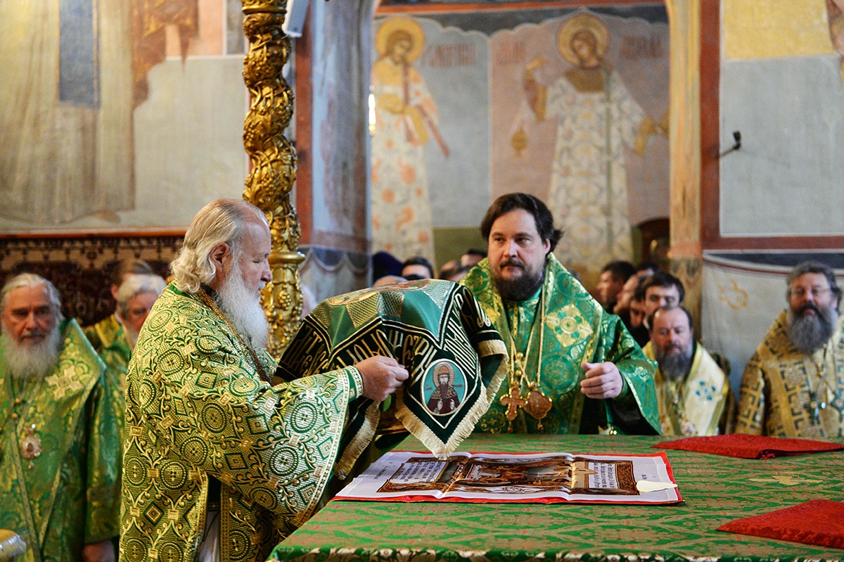 Патриаршее служение в день памяти преподобного Сергия Радонежского. Литургия в Троице-Сергиевой лавре