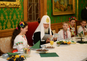 Святейший Патриарх Кирилл встретился с юными паломниками с Украины