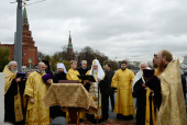 Preafericitul Patriarh Chiril a sfințit piatra de temelie pe locul instalării monumentului sfântului întocmai cu apostolii cneaz Vladimir la Moscova