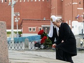 Depunerea florilor la monumentul lui Cuzma Minin și Dmitri Pojaski din Piața Roșie