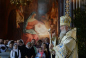 Înainte de începerea serviciului divin de Nașterea Domnului, Sanctitatea Sa Patriarhul Chiril i-a felicit în direct pe telespectatori cu prilejul sărbătorii