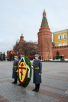 Depunerea coroanei de flori la mormântul Ostașului necunoscut lângă zidul Kremlinului de Ziua apărătorului Patriei