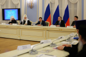 Președintele Guvernului Rusiei D.A. Medvedev și Sanctitatea Sa Patriarhul Chiril au condus ședința Consiliiului obștesc de tutelă al mănăstirii „Sfântul mare mucenic Pantelimon” de pe Athos