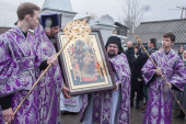 Сотни верующих встретили список с чудотворной иконы Божией Матери «Всецарица» в Успенской обители Красноярска