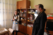 Находкинская епархия передала детскому реабилитационному центру столы для песочной терапии