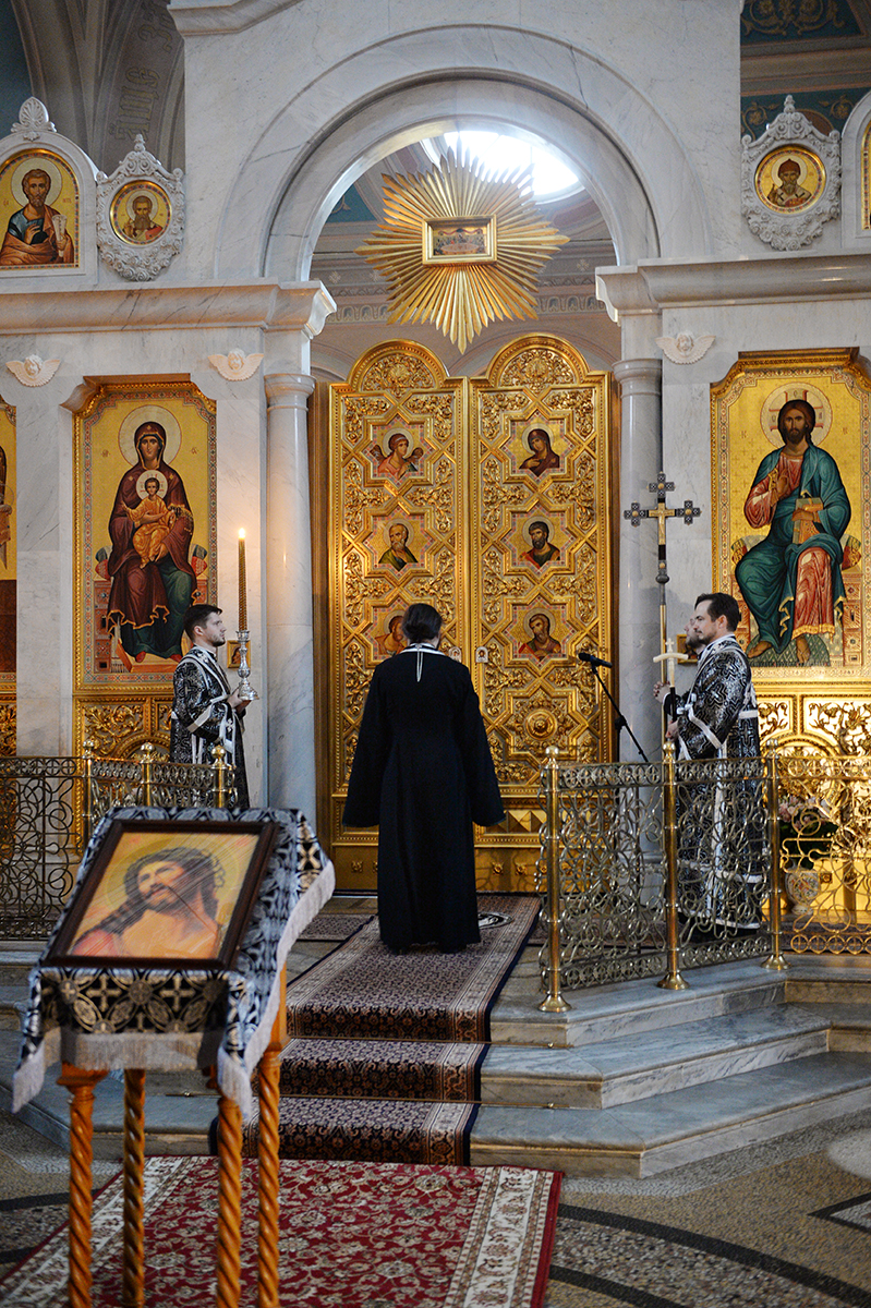 Slujirea Patriarhului în ajun de Miercurea Mare la mănăstirea stavropighială „Sfântul prooroc Ioan, Înaintemergătorul Domnului”