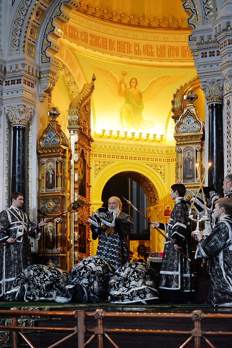 Патриаршее служение в Великую Среду в Храме Христа Спасителя г. Москвы