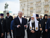 Святейший Патриарх Кирилл и мэр Москвы С.С. Собянин посетили выставку «Православная Пасха в мире» в центре российской столицы