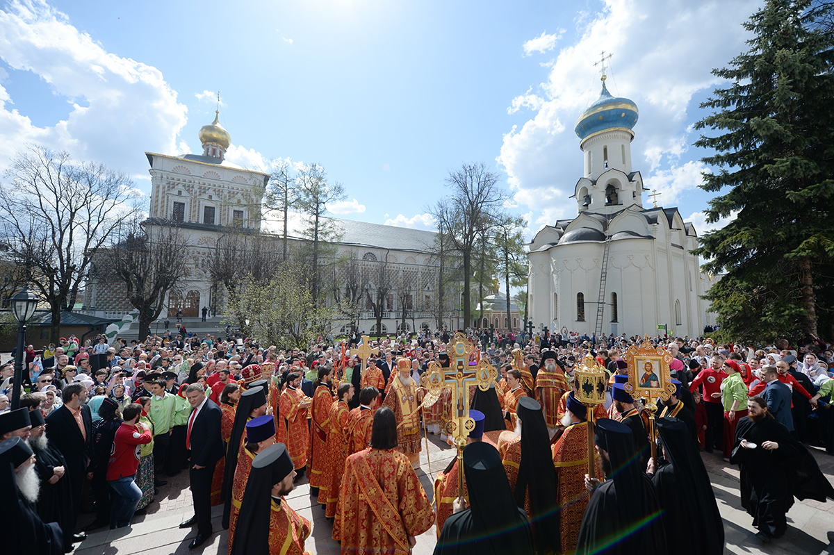 Slujirea Patriarhului în ziua de marți din Săptămâna Luminată în lavra „Sfânta Treime” a cuviosului Serghie. Liturghia și hirotonia arhimandritului Arsenii (Perevalov) în treapta de episcop de Iuriev